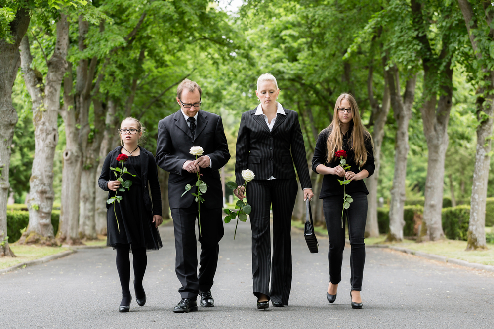 going-to-memorial-services-3-funeral-etiquette-tips-you-should-be