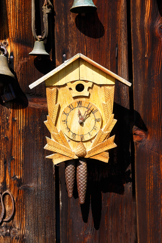 A Cincinnati Clock Shop Explains the History of the Cuckoo Clock Tic