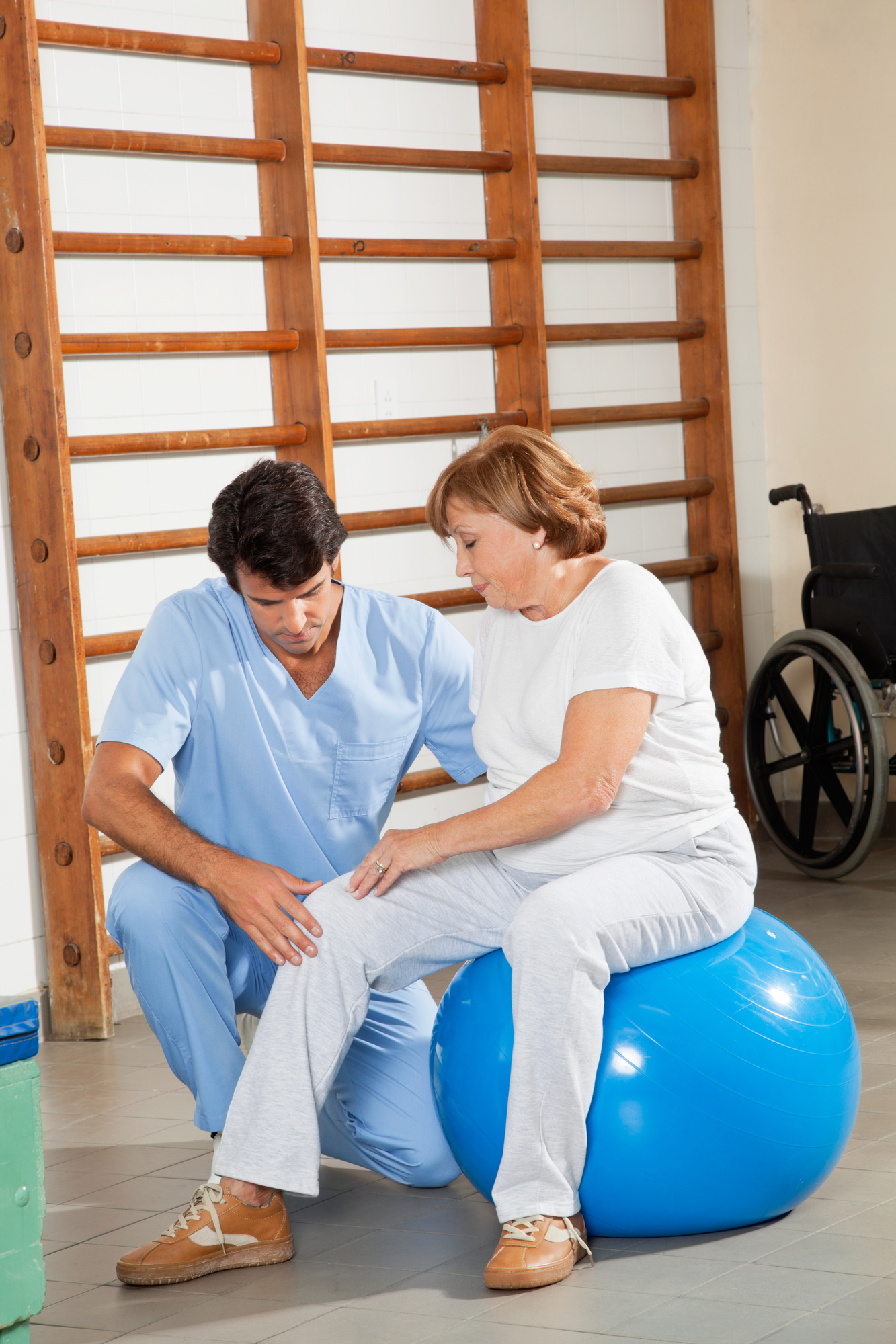 Why Are Women More Prone To Knee Injuries? - Therapy Works Inc ...