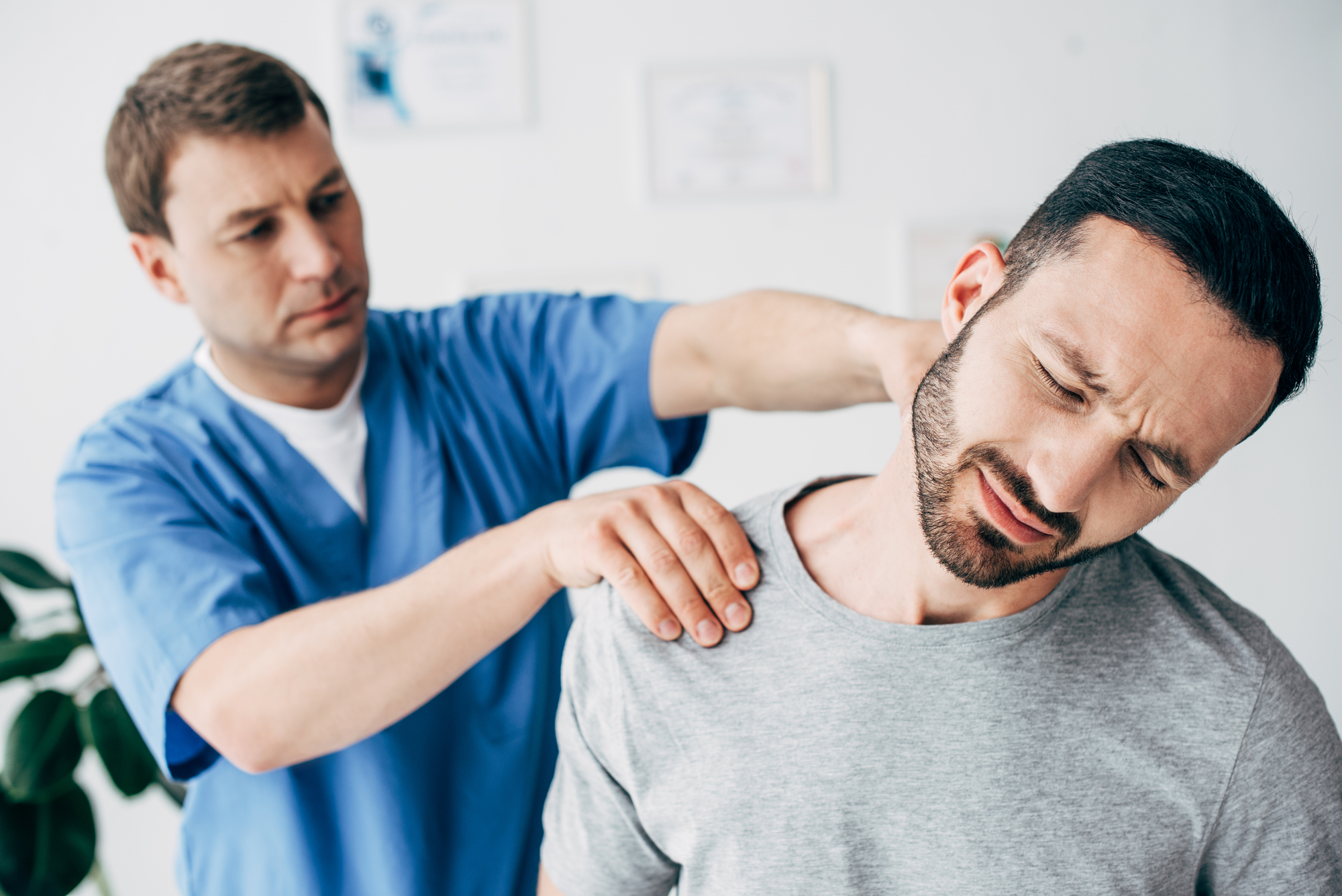 Whats The Difference Between A Neck Strain And Neck Sprain Gateway