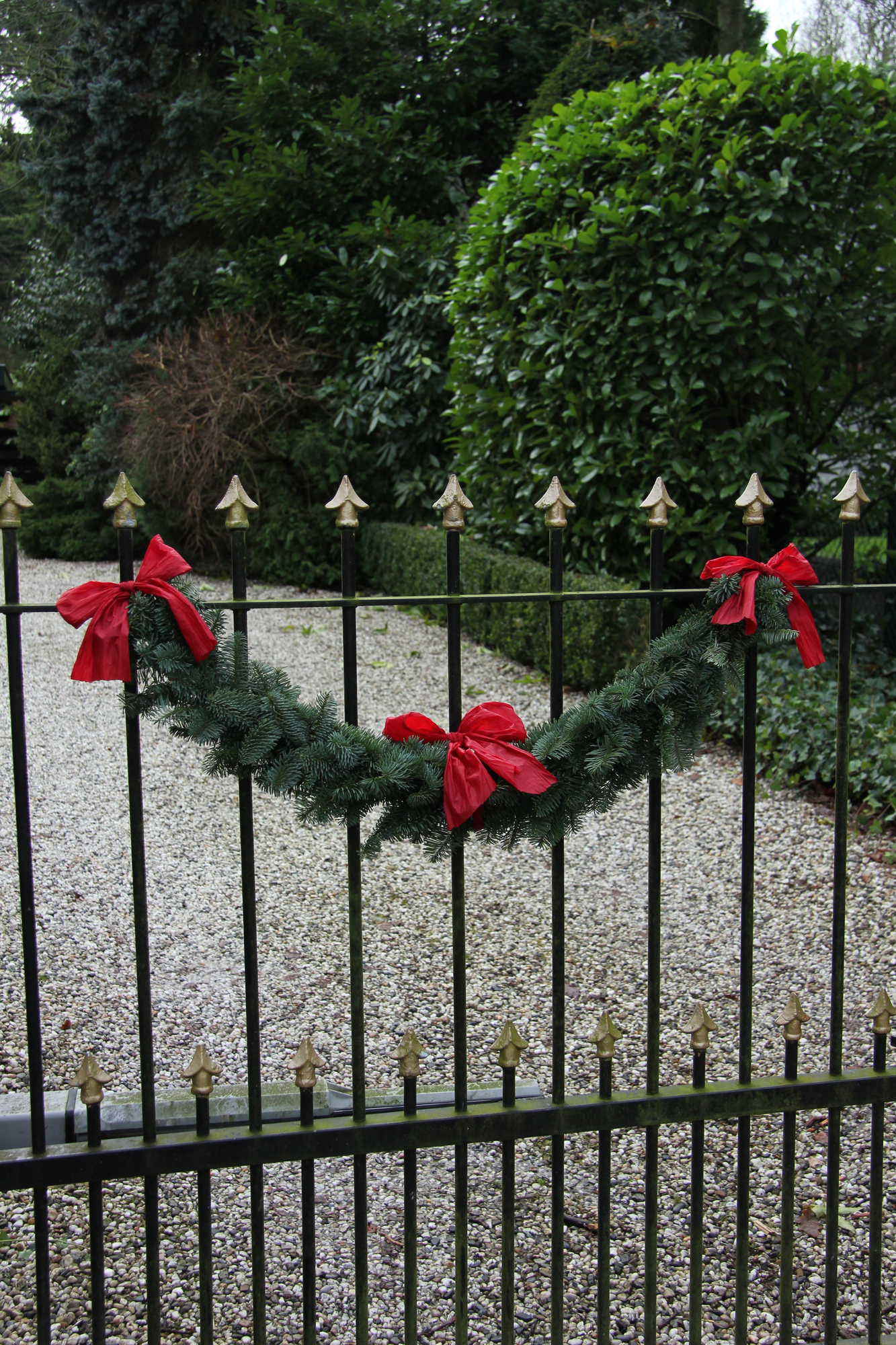 3 Tips For Decorating The Fence This Holiday Season Hawaii Fence