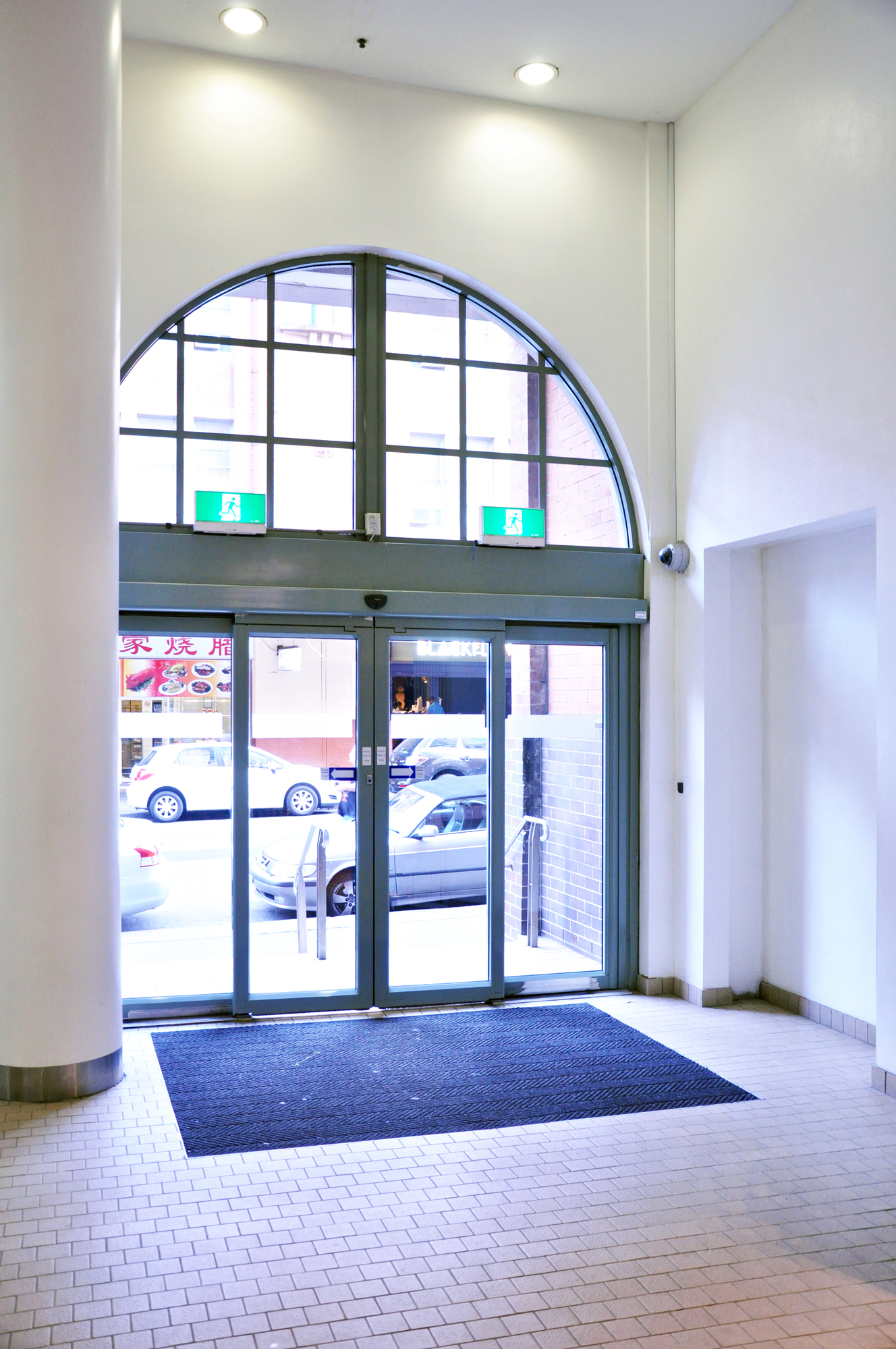 3 Automatic Doors To Consider For Your Commercial Property