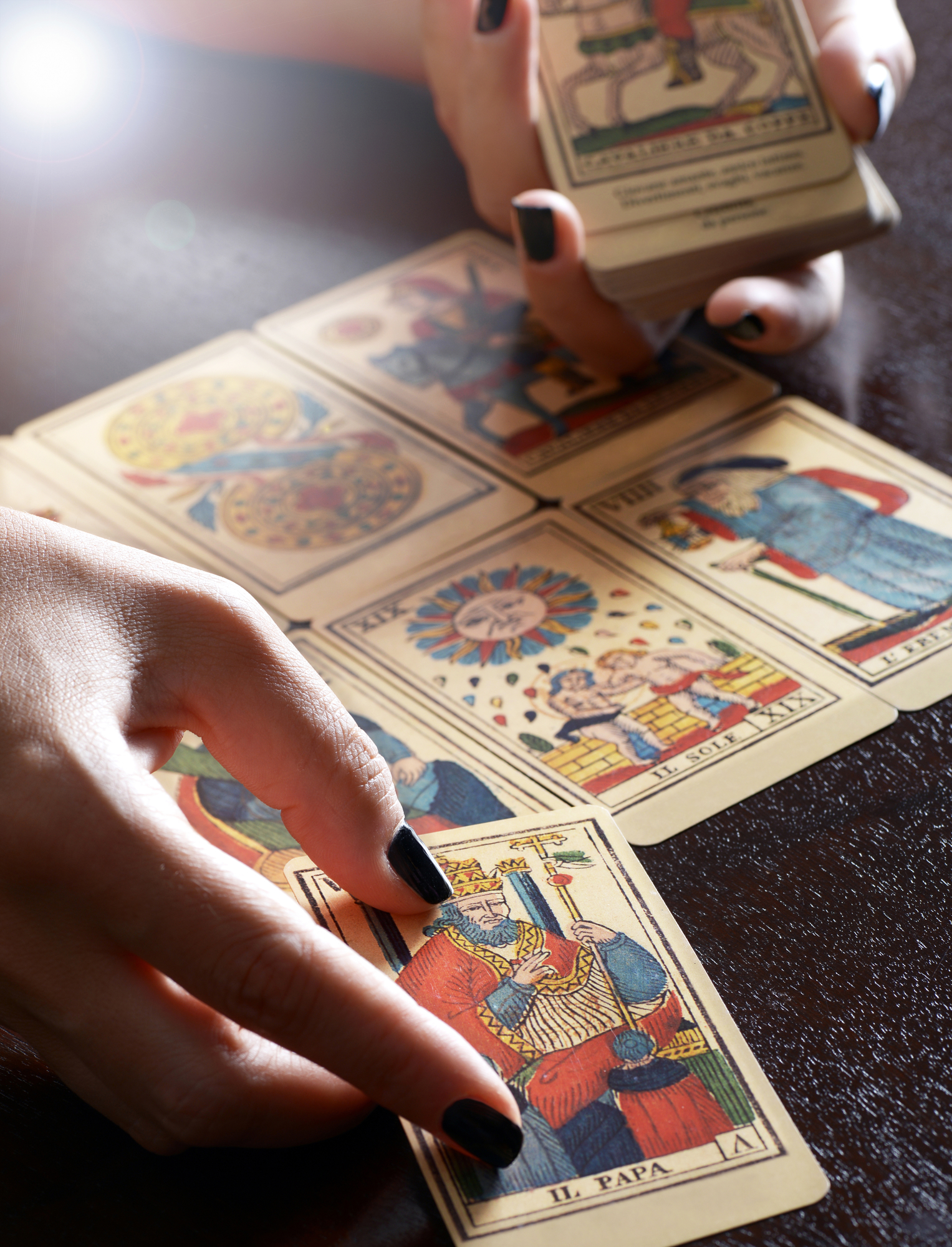 what-s-the-difference-between-tarot-cards-and-oracle-cards-kimberly