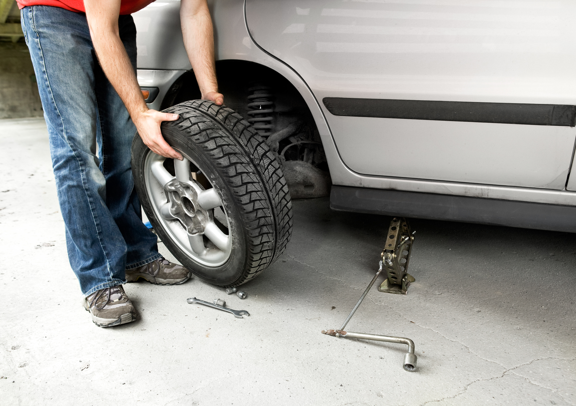 4 Reasons Your Car Is Tilting to One Side Flat On The Spot Mobile