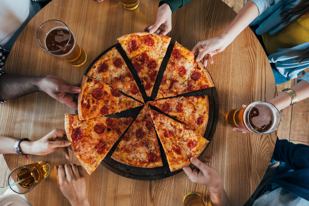 Konsumsi Junk Food Pada Remaja? Awas Risiko Hipertensi !! Greece-New-York-Pizza-Party