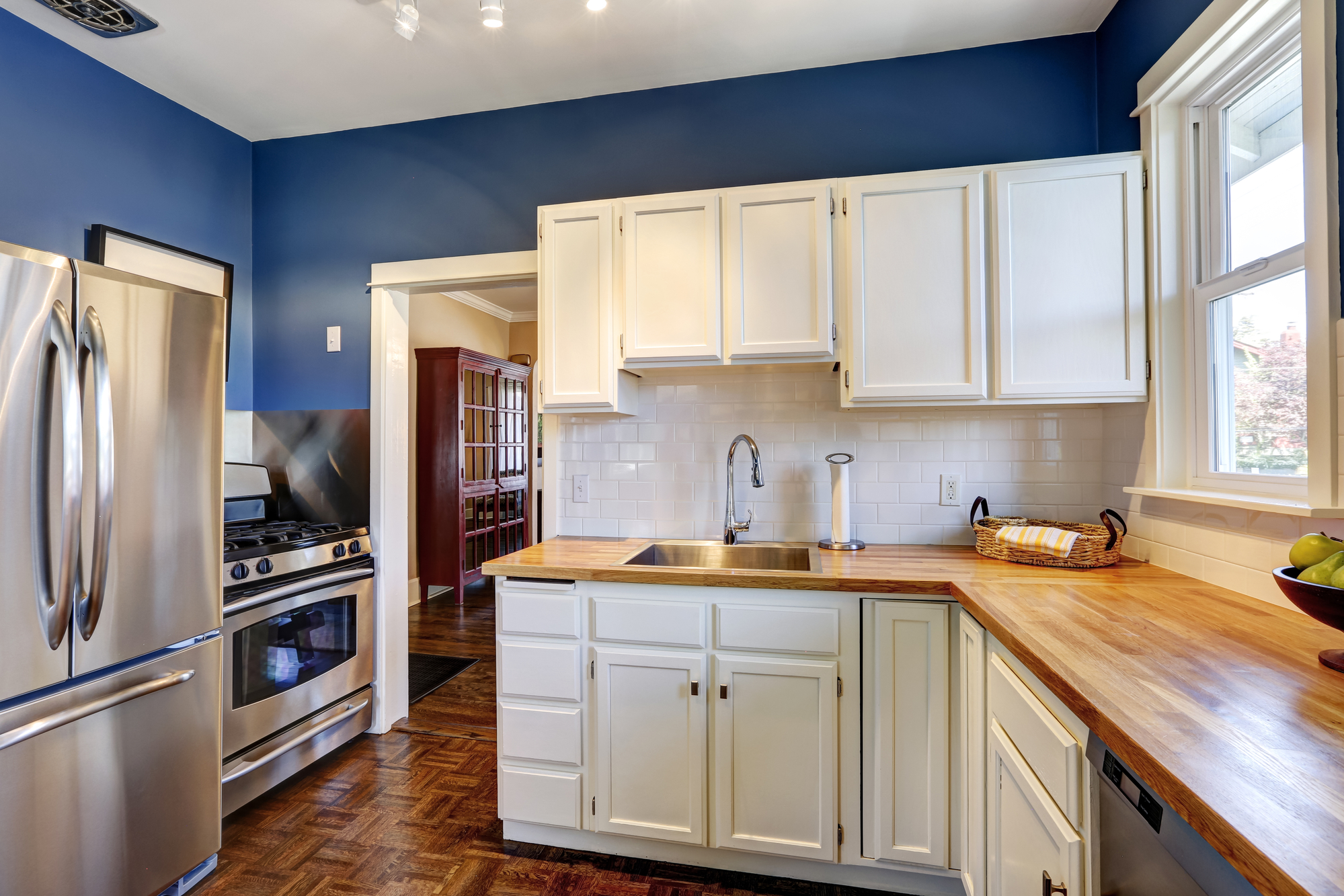 5 Ways White Cabinets Enhance A Kitchen Kitchen Flooring Depot