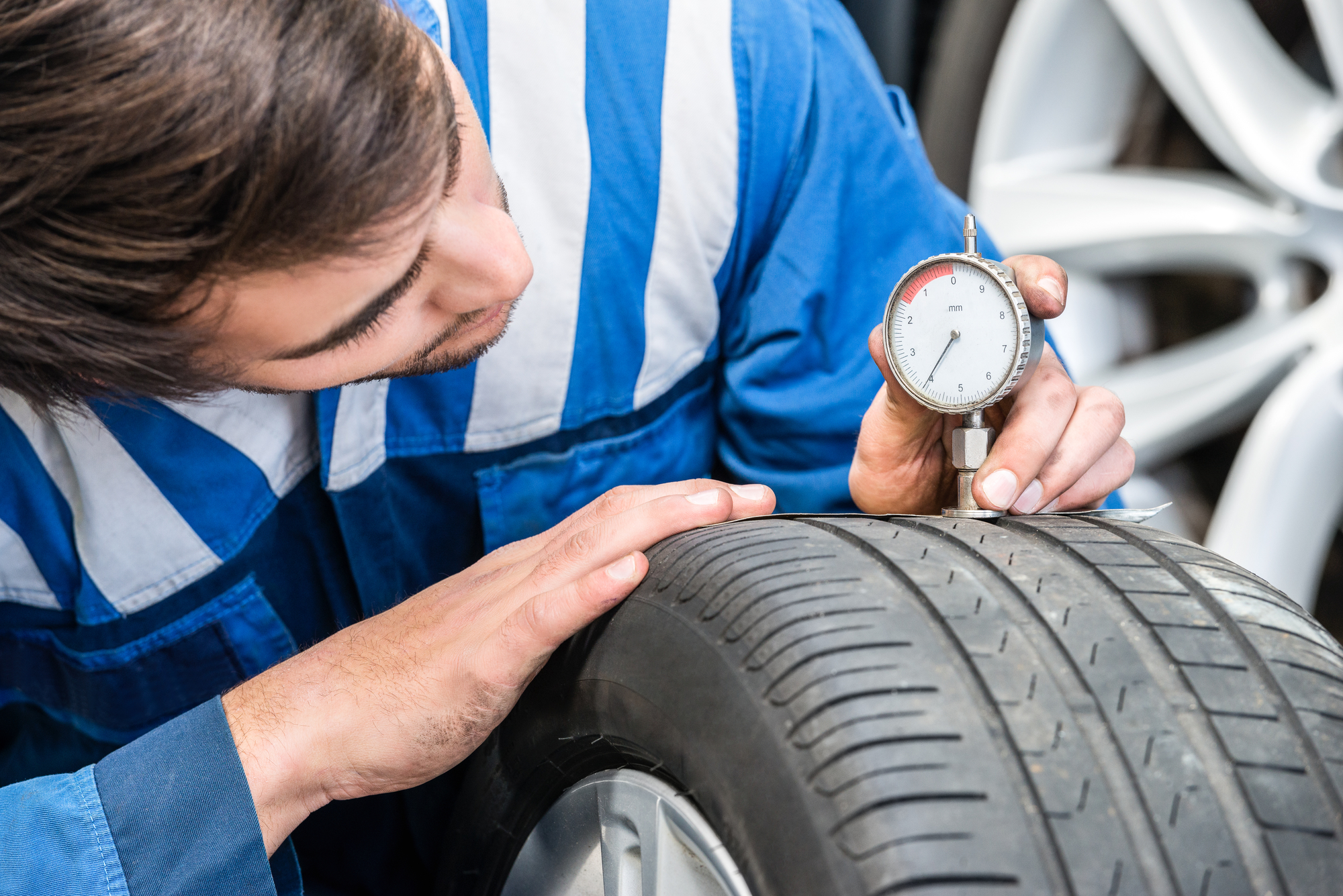 4 Signs Your Car Needs Suspension Repairs - Professional Automotive ...