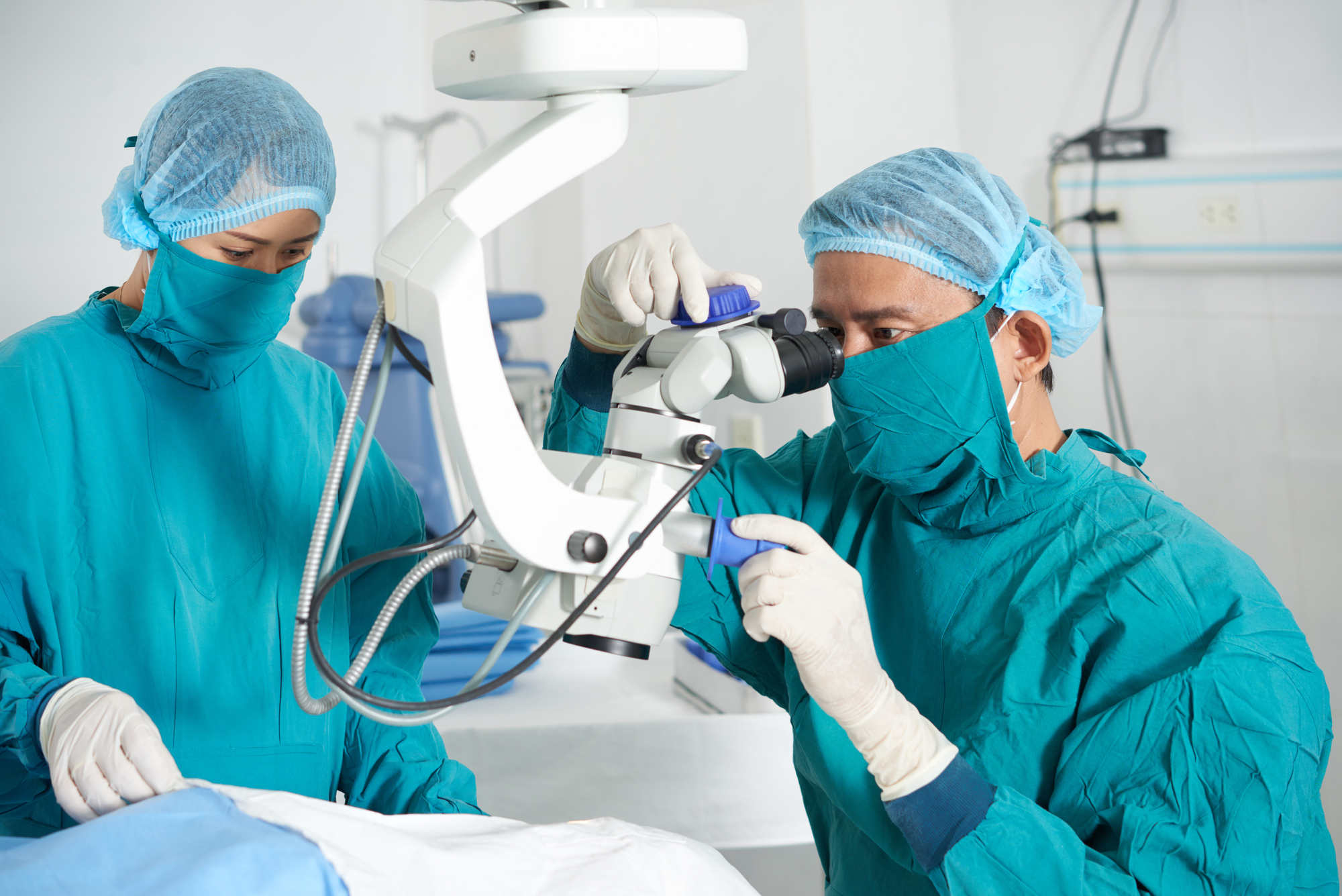 How many hours is glaucoma surgery?