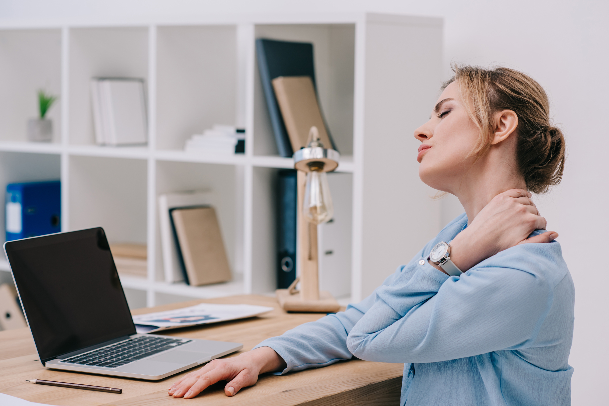 3 Ways Desk Jobs Impact The Neck Shoulders O Fallon Pain